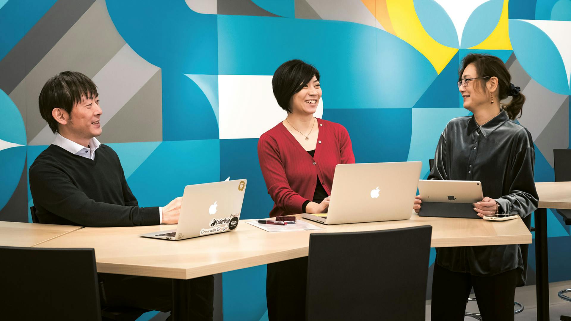 Team discussing naturally